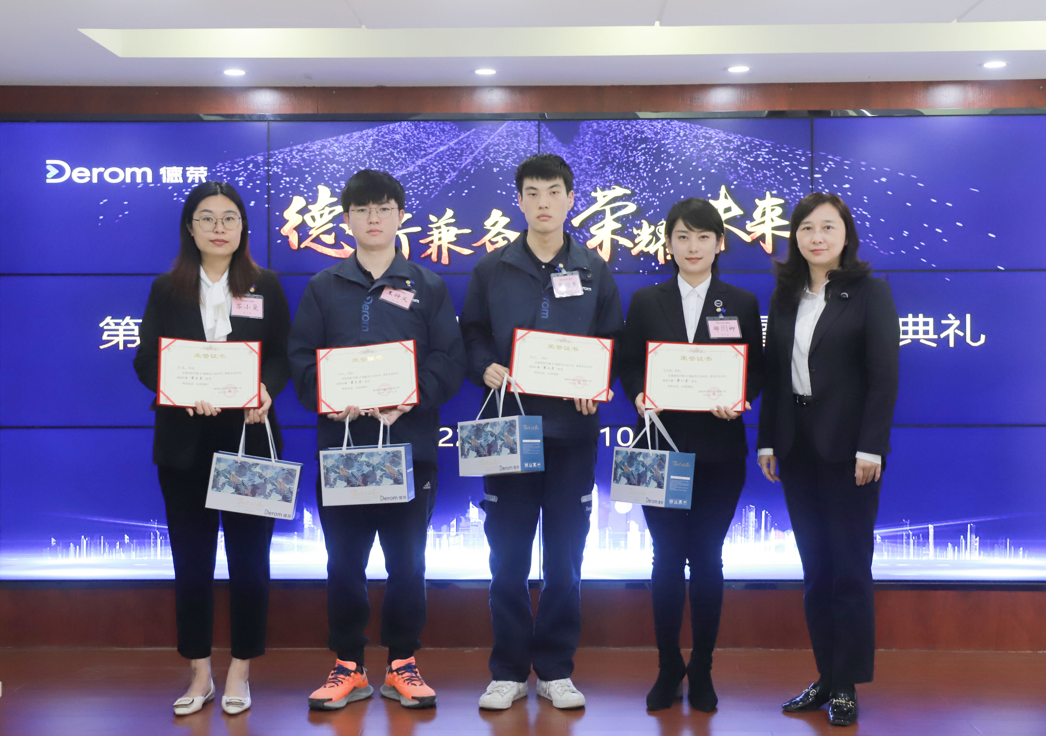 演讲比赛.jpg 演讲比赛.jpg